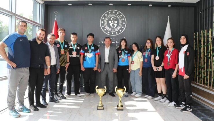 Kayserili kick boksçular dünya kupasını salladı