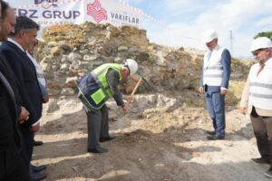 Erzincanda beş bin yıllık tarih için ilk kazma vuruldu