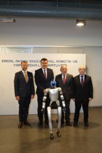 İTÜ’de bir ilk: İnsansı robotlar ve yapay zekâ aynı laboratuvarda buluştu 3 WhatsApp Image 2026 06 18 at 15.42.39 2