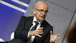 Bakan Şimşek jeopolitik şoklara rağmen dezenflasyon sürecinin sürdüğünü açıkladı