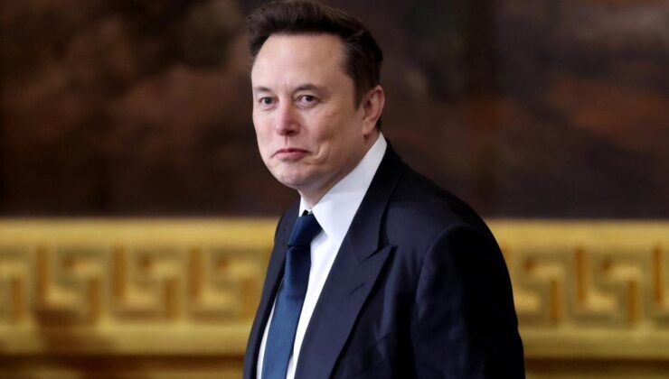 Elon Musk trilyoner unvanına veda etti