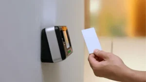 Yargıtay başkasının yerine mesai kartı basan amirin tazminatını sildi
