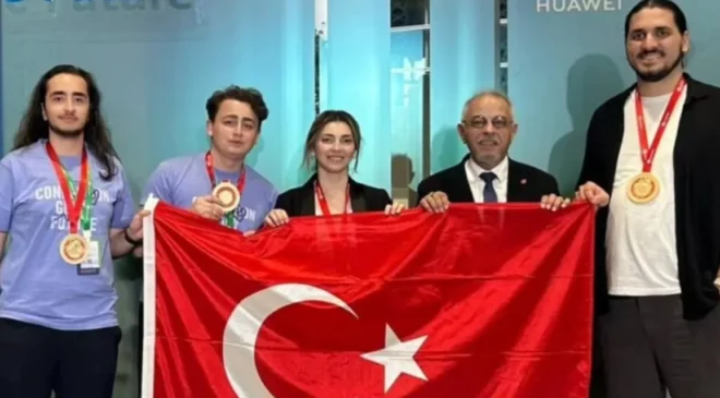 Çin’de Türk bayrağını gururla dalgalandırdılar