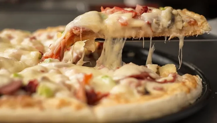 Pizza Hut 2.7 milyar dolara satıldı