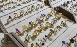 Sentetik taşlara etiket ve ayrı vitrin zorunluluğu geldi