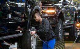 Ford yapay zekayla değiştirdiği mühendisleri işe geri aldı