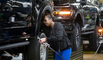 Ford yapay zekayla değiştirdiği mühendisleri işe geri aldı