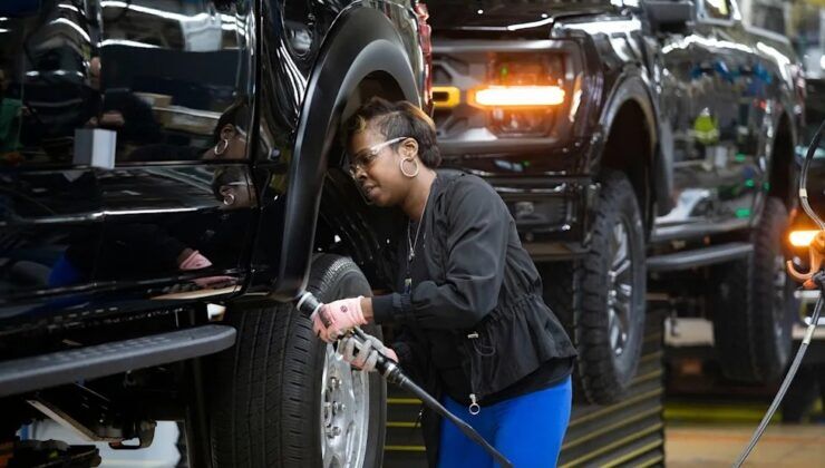 Ford yapay zekayla değiştirdiği mühendisleri işe geri aldı