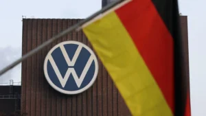 Volkswagen krizde: 100 bin işten çıkarma ve fabrika kapatma gündemde