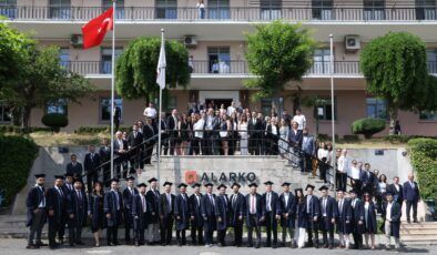 Alarko MBA ve yenibirlider programları yeni mezunlarını verdi