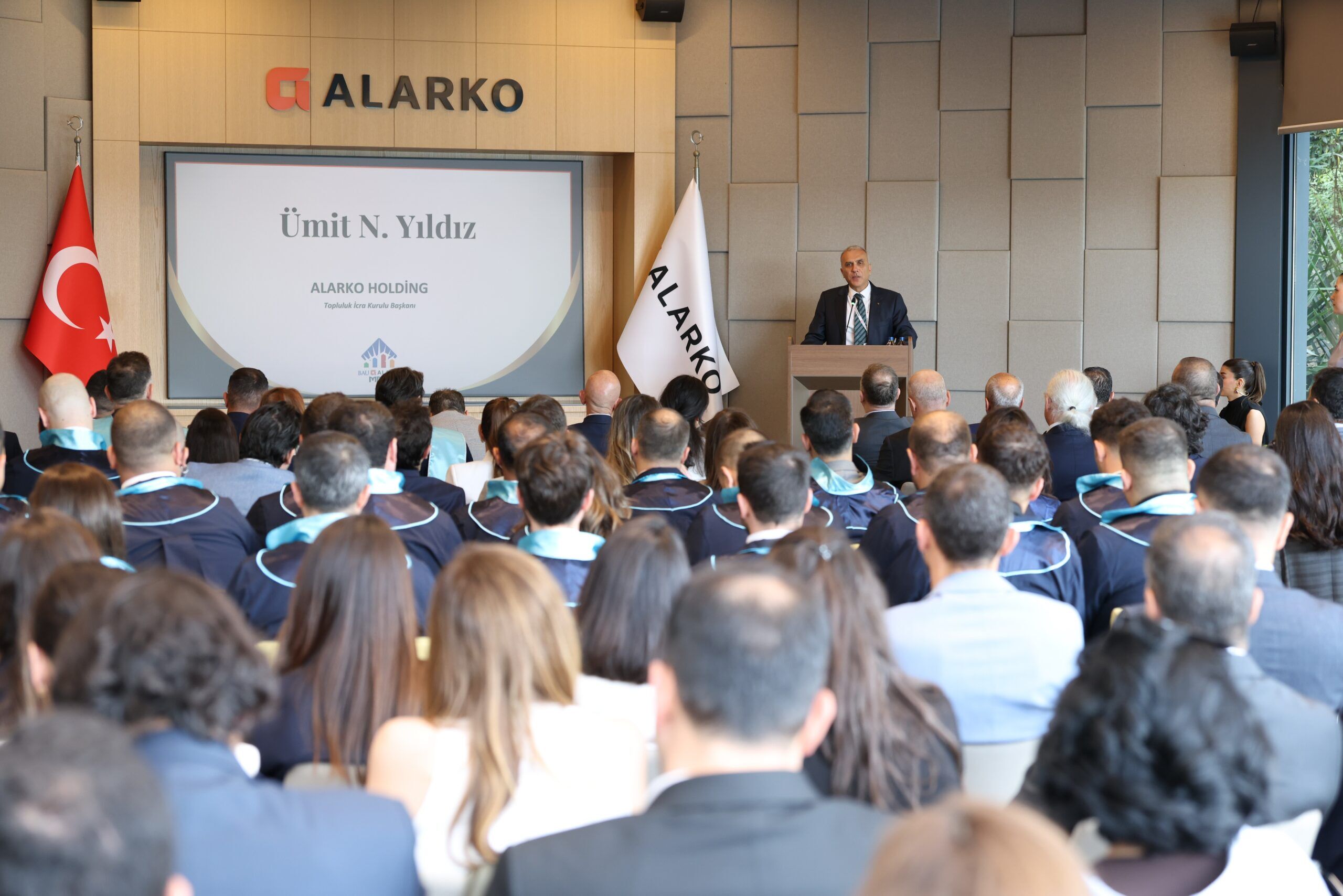 Alarko MBA ve yenibirlider programları yeni mezunlarını verdi 3 1784010259 Alarko MBA YBL Mezuniyet 3 scaled