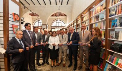 İş Bankası Kültür Yayınları Gaziantep mağazasını açtı