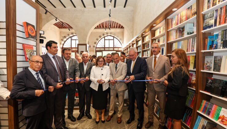 İş Bankası Kültür Yayınları Gaziantep mağazasını açtı