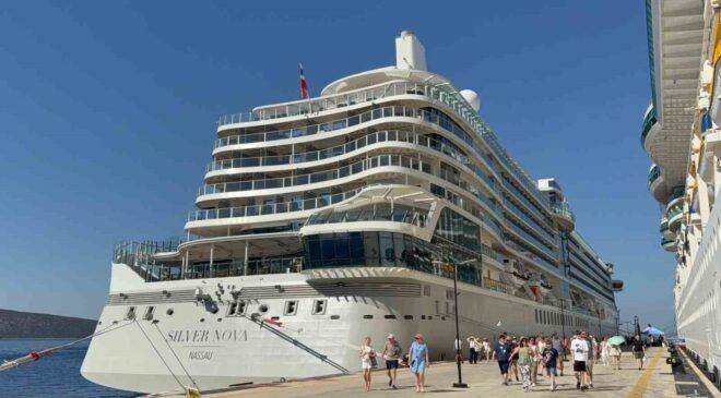 İki dev kruvaziyerle Bodrum’a 3 bin 319 turist geldi