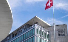 Nestle su biriminin yarısını sattı