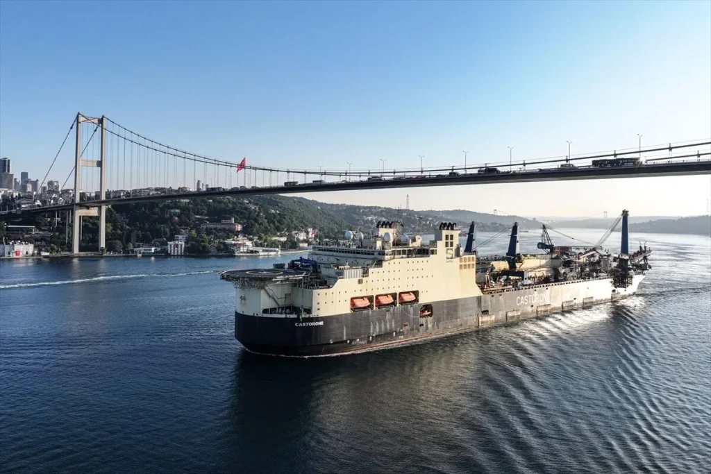Dev doğal gaz boru hattı gemisi İstanbul Boğazı'ndan geçti 3 3c5cff0a3dbdbb18fc0369c6269baf30