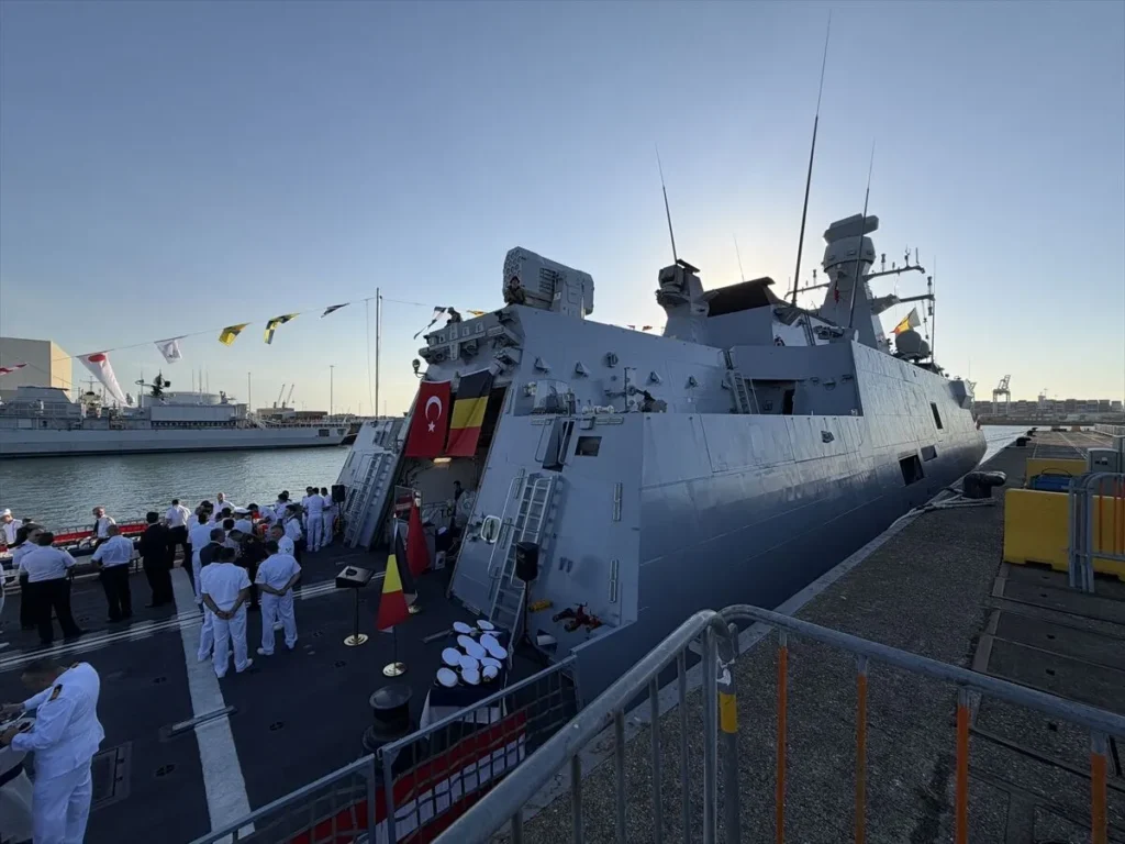TCG Burgazada Belçika'da ziyaretçilerini ağırlıyor 4 5e6243deb2fc2f558dd7dff95d933d62