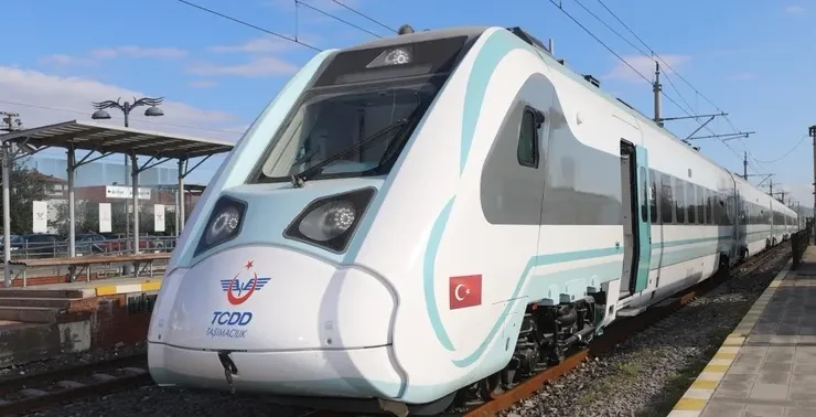 Milli elektrikli tren Uzunköprü-Halkalı hattında sefere çıkıyor