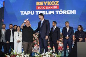 Beykoz’da 1071 hak sahibine tapuları teslim edildi