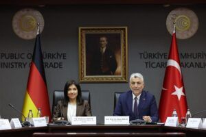 Türkiye ile Almanya ekonomik ortaklığını yeni protokolle güçlendirdi