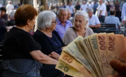 Mecliste en düşük emekli maaşını artıran torba teklif sunuldu