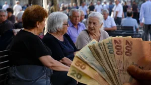 Mecliste en düşük emekli maaşını artıran torba teklif sunuldu