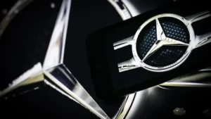 Almanya’da Mercedes işçileri ayaklandı: Ücretsiz mesai dayatmasına sert tepki