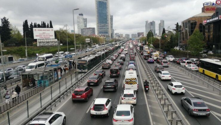 Meclis onayından geçen yeni vergi paketiyle otomobil ve elektrikli motosiklet satımlarına taban vergi sınırı getirildi