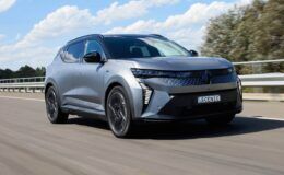 Yapay zekâ direksiyona geçti: Renault modellerine ücretsiz kablosuz güncelleme başladı