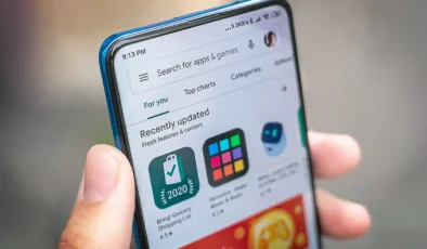 Google Play Store üçüncü taraf uygulama mağazalarına açılıyor