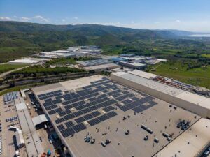 Karsan Bursa fabrikasına kurduğu güneş panelleriyle temiz enerji üretimine başladı