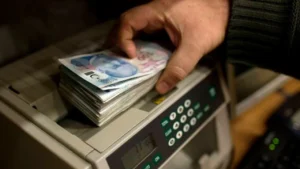 Kredilerde sıkılaşma sürüyor, üçüncü çeyrekte sınırlı gevşeme beklentisi