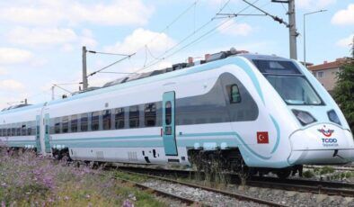 Milli Elektrikli Tren Halkalı’dan yola çıktı