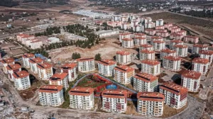 Deprem bölgesinde esnaf yeni dükkanlarına kavuştu 3 once barinma sonra ticaret depremzedeler is yerlerine kavustu 1803302 202607142308 20260714230838 1