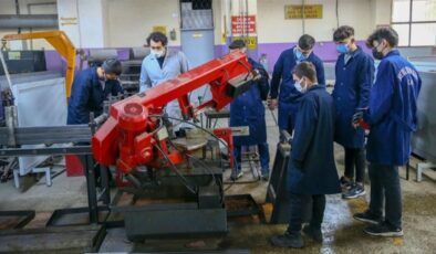 Meslek liseleri gençlere iş hayatının kapısını açıyor
