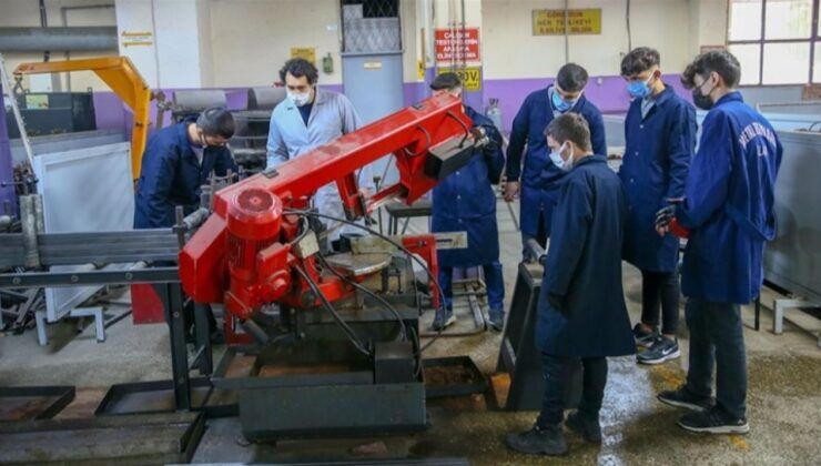 Meslek liseleri gençlere iş hayatının kapısını açıyor