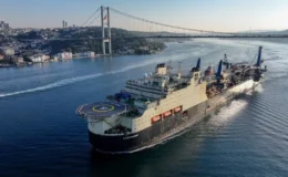 Dev doğal gaz boru hattı gemisi İstanbul Boğazı’ndan geçti
