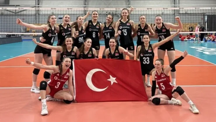 18 Yaş Altı Kadın Milli Voleybol Takımı Avrupa ikincisi oldu