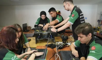 YTÜ’lü öğrencilerden yapay zeka destekli su altı aracı