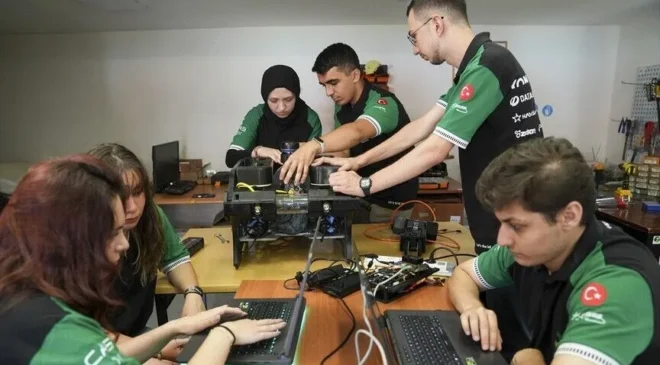 YTÜ’lü öğrencilerden yapay zeka destekli su altı aracı