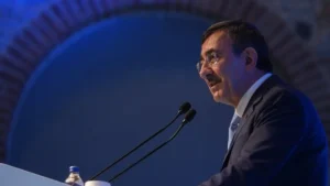 Yılmaz: Mal ve hizmet ihracatı 400 milyar doları aştı
