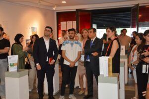 Geleceğin görsel iletişim profesyonellerinden sektöre güçlü adım 4 trace – grafik tasarim bitirme projesi sergisi acildi 3