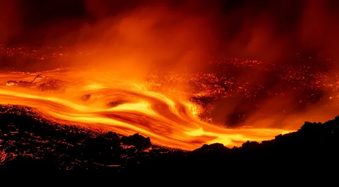 Etna’da 1970’lerden bu yana en uzun patlama: 7 gündür sürüyor