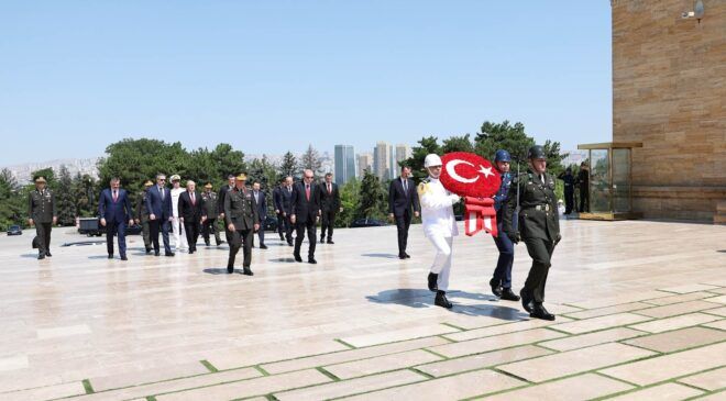 YAŞ üyeleri Cumhurbaşkanı Erdoğan liderliğinde Anıtkabir’i ziyaret etti