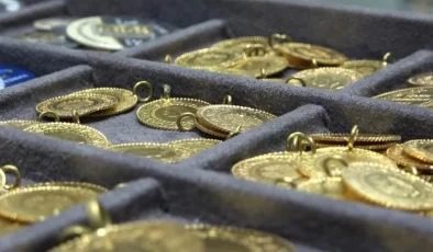Piyasalarda altın fırtınası gram ve çeyrek altında yeni rekor