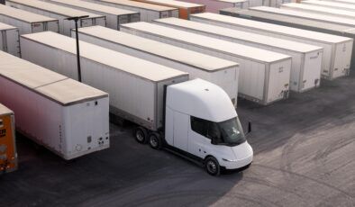 Dünyanın en büyük Tesla Semi filosu kuruluyor: 500 araçlık rekor anlaşma