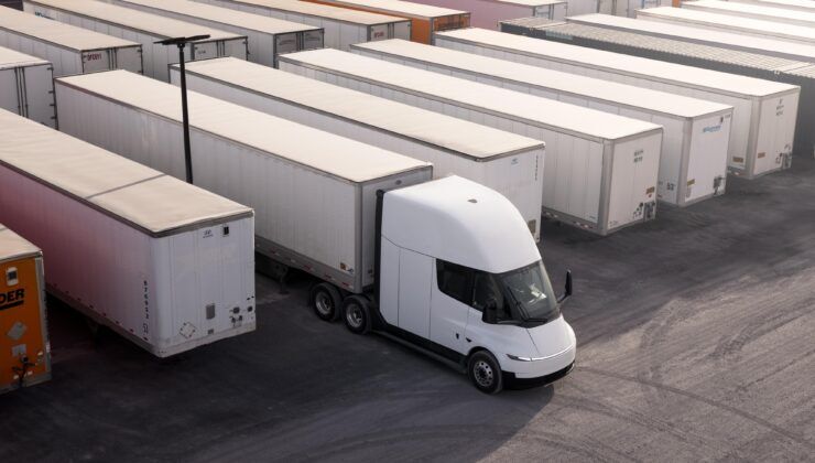 Dünyanın en büyük Tesla Semi filosu kuruluyor: 500 araçlık rekor anlaşma