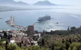 Alanya’ya dev kruvaziyer: 2 bine yakın turist getirdi