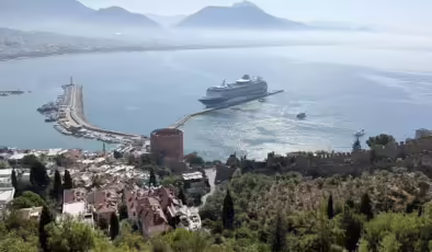 Alanya’ya dev kruvaziyer: 2 bine yakın turist getirdi