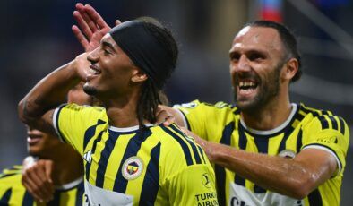 Fenerbahçe Fransa’da tarih yazdı Lyon’u devirip Şampiyonlar Ligi’ne adını yazdırdı